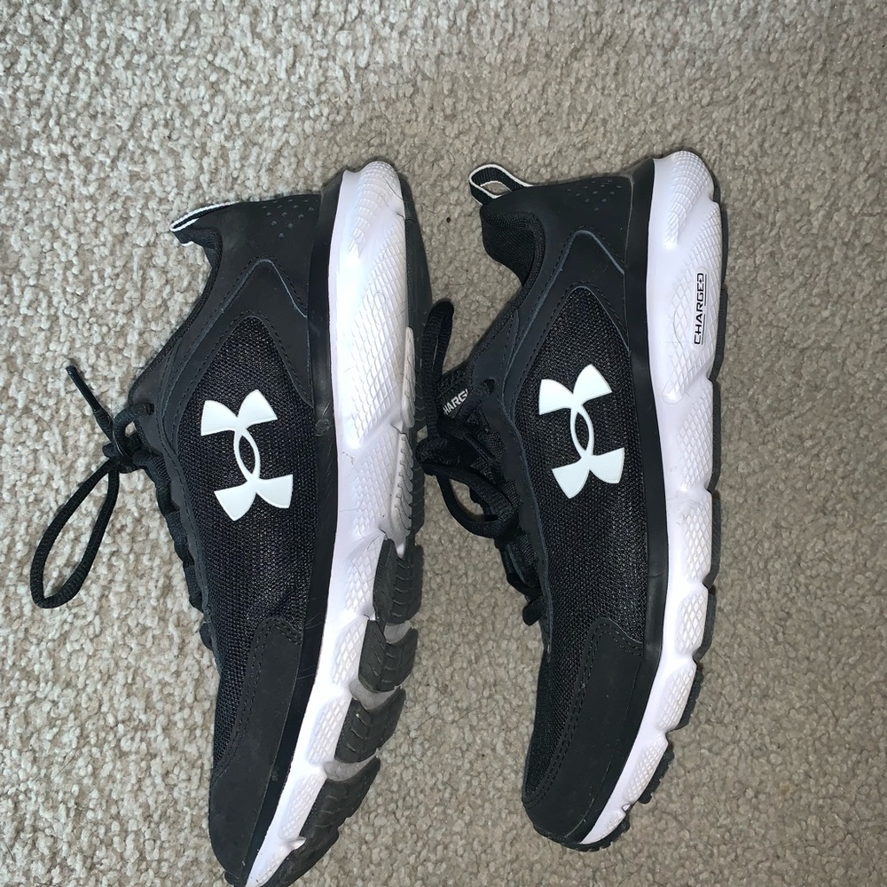 Under Armour Running Shoes - Picture 4 of 5